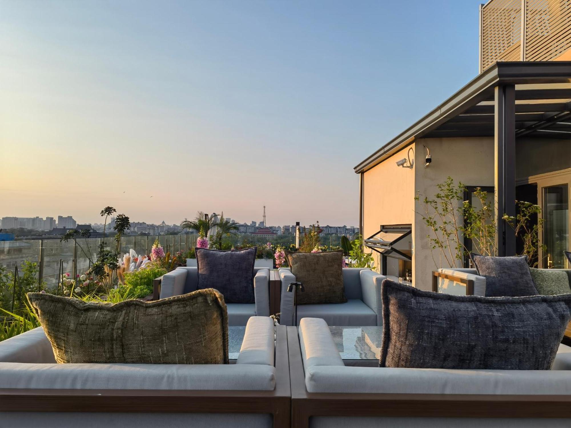 The Purple Horse - Hutong Designer Boutique Garden & Original Location Of A Qing Dynasty Royal Mansiion